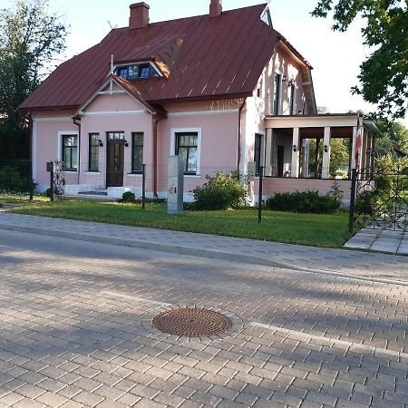Aina Hotel Сигулда Екстериор снимка